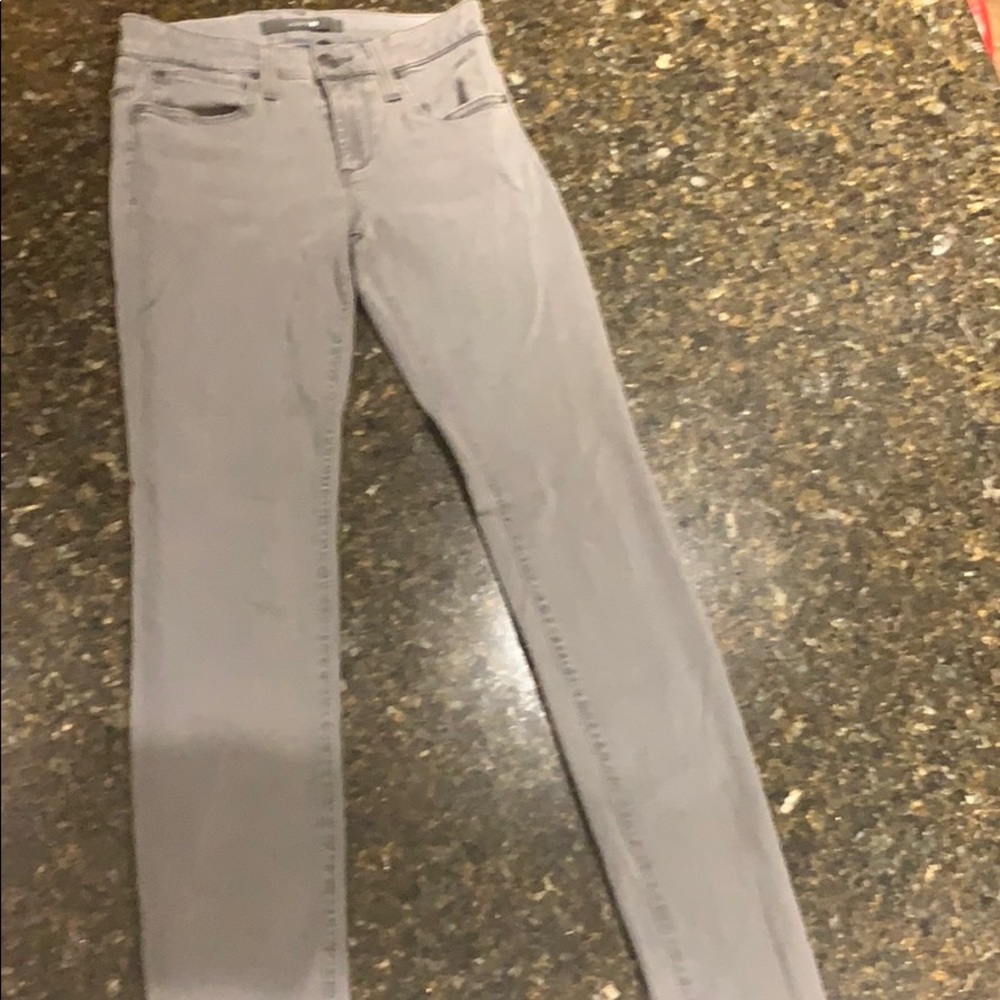 Women’s grey JOES jeans size 24. Great condition!